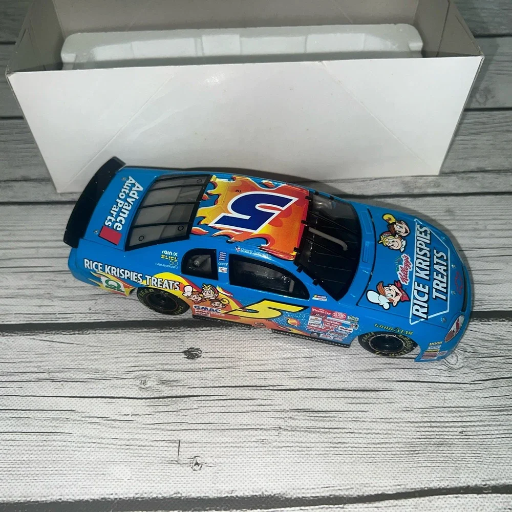 1999 Monte Carlo #5 Kellogg's Rice Krispies Treats 1:24 Scale Stock Car